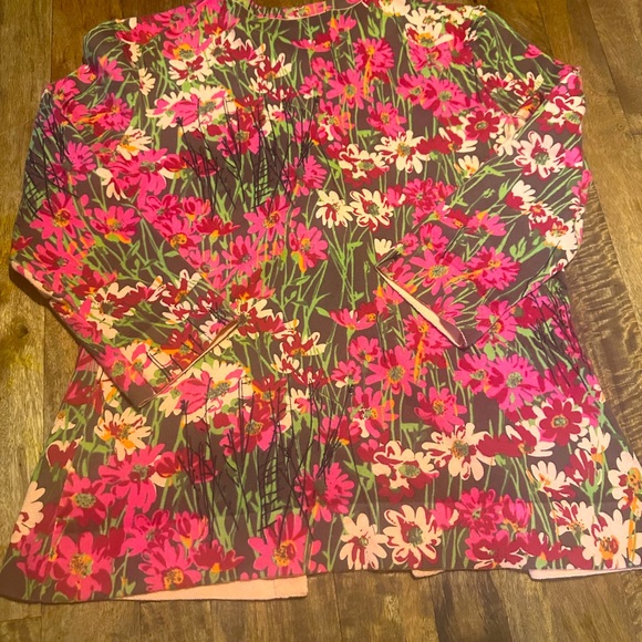 Cardigan Floral print perfect for fall/spring size medium ;fits like a small** - Picture 6 of 6